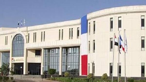 سفارة فرنسا بالقاهرة تشكر السلطات المصرية لجهودها في عودة السائحين المصابين في حادث أسوان