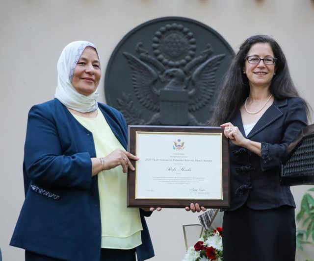 السفارة الأمريكية تحتفل بحصول رضا شكري على جائزة  الخارجية في مكافحة الاتجار بالبشر 