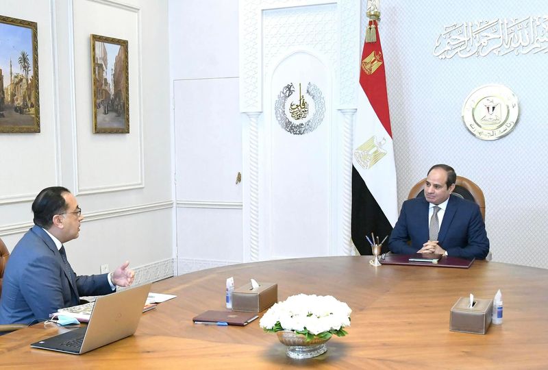 السيسي يطلع على نتائج زيارة الوفد المصري برئاسة مدبولي إلى الامارات
