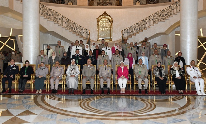 وزير الدفاع ويكرم قادة القوات المسلحة المحالين للتقاعد ويقلدهم بوسام الجمهورية من الطبقة الثانية