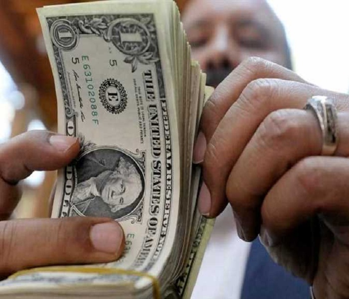 بفارق قروش، أسعار الدولار مقابل  االجنيه المصري في البنوك 
