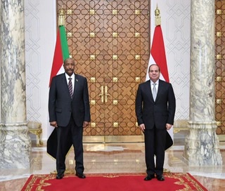 الرئيس السيسي  يستقبل رئيس مجلس السيادة الانتقالى السودانى بقصر الاتحادية