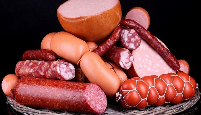 تقرير يكشف مخاطر تصنيع اللحوم على صحة الإنسان والبيئة