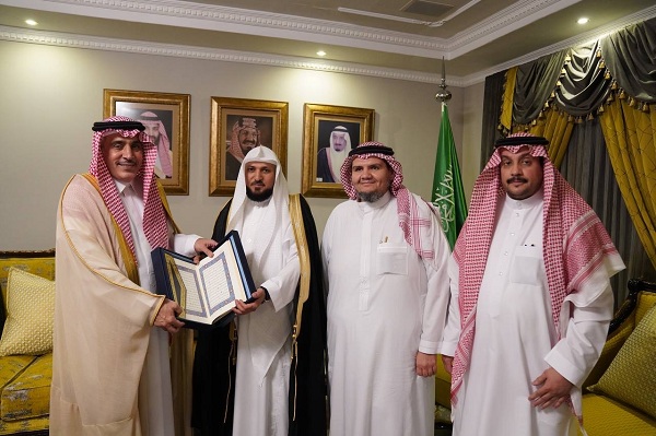سفير السعودية بجنوب أفريقيا يحتفي بإمام الحرم المكي ماهر المعيقلي

