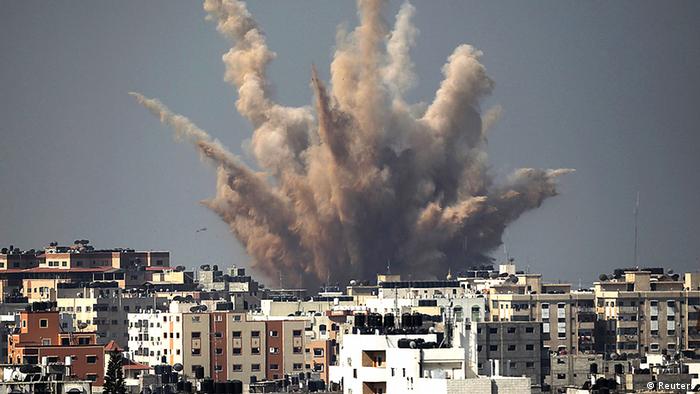قوات الاحتلال تواصل غاراتها على قطاع غزة لليوم السابع على التوالي