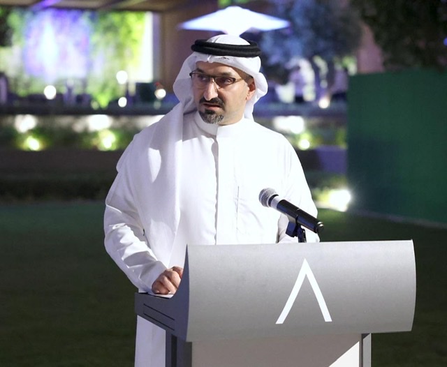 وزير التجارة والصناعة البحريني يفتتح فعالية السياحة الفاخرة 