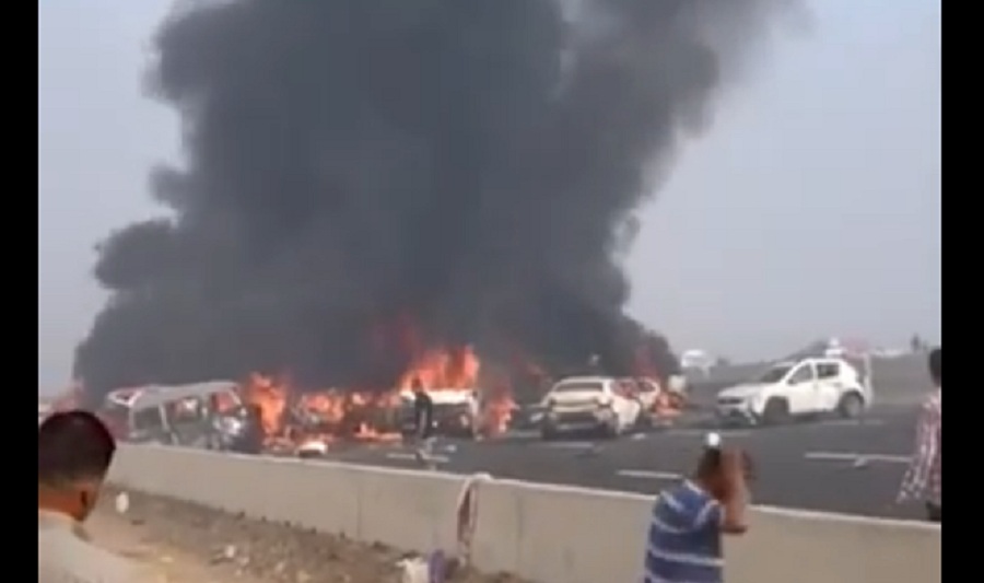 وفاة 32 شخصًا وإصابة 58 آخرين في حادث مروع على الطريق الصحراوي بالبحيرة (فيديو)

