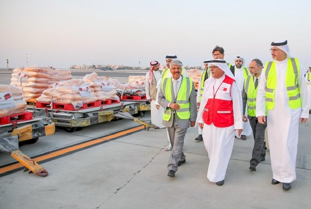 وصول شحنة المساعدات الإغاثية البحرينية لغزة  إلى مطار العريش