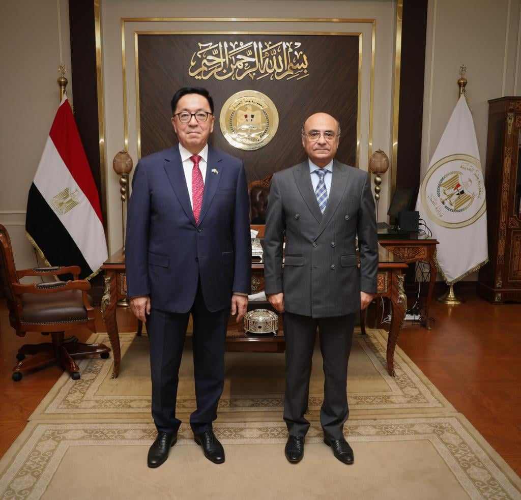 وزير العدل يستقبل سفير كازاخستان بالقاهرة

