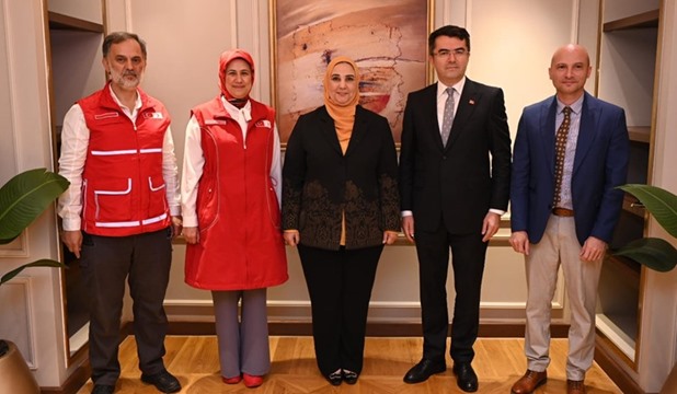 وزيرة التضامن تبحث مع هيئة الكوارث والهلال الأحمر التركي سبل إيصال الخدمات الإغاثية إلى غزة

