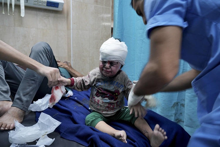 شهادة طبيب بمستشفى العريش تكشف استخدام أسلحة محرمة دوليا في قصف غزة

