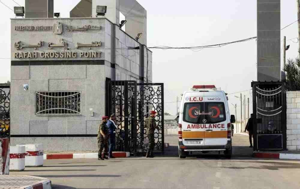 الصحة: وصول 21 مصابا من الأشقاء الفلسطينيين المصابين في أحداث غزة للعلاج بمصر

