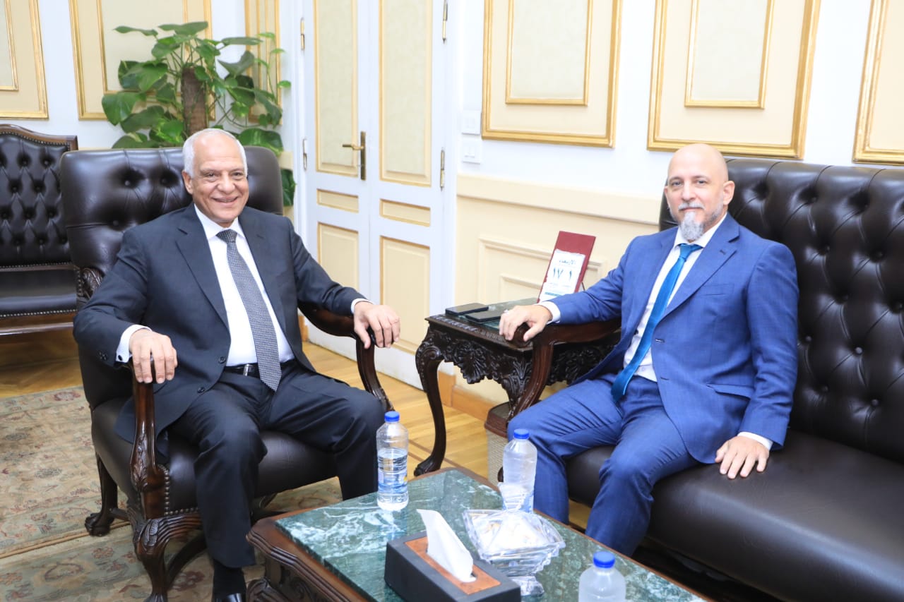 محافظ الجيزة يلتقي بسفير دولة الأرجنتين في مصر