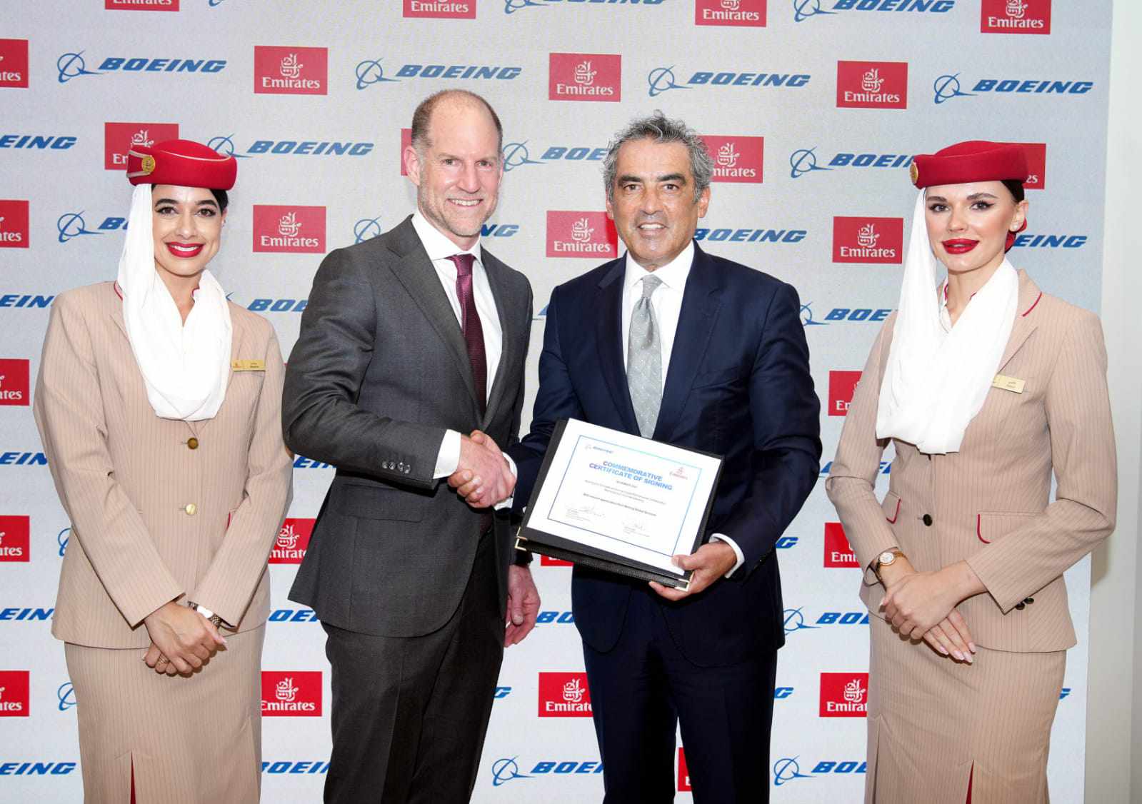 طيران الإمارات وبوينج توقعان اتفاقا للحلول الرقمية في مجال صيانة الطائرات

