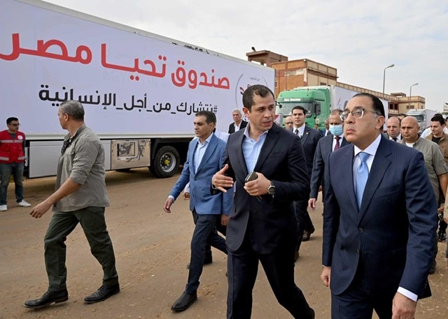 مصر تطلق أكبر قافلة مساعدات لغزة بـ 3 شاحنات وقود عبر معبر رفح