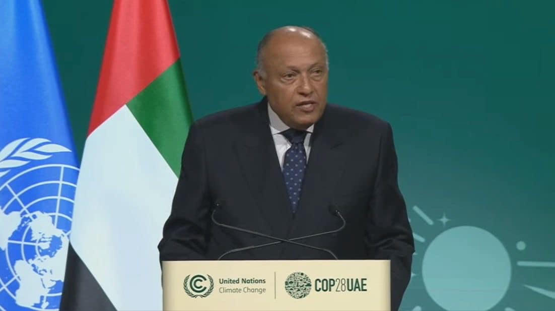 وزير الخارجية يشارك في الجلسة الافتتاحية لمؤتمر المناخ COP28 ويسلم رئاسة المؤتمر للإمارات