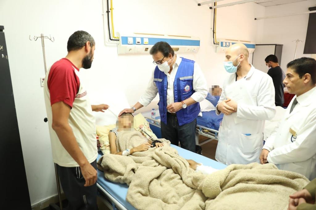 بالصور.. وزير الصحة ومحافظ شمال سيناء يتفقدان المصابين  بمستشفى بئر العبد النموذجي