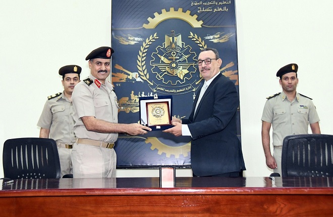 القوات المسلحة توقع بروتوكولى تعاون مع جامعة عين شمس ووزارة التجارة والصناعة