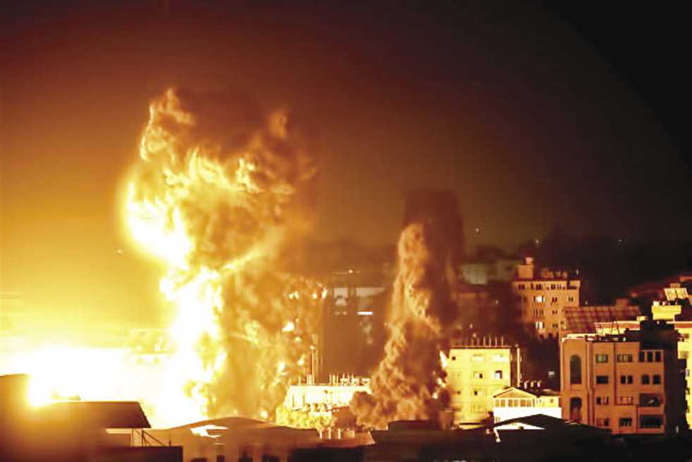 وسائل إعلام عبرية: سلاح الجو الإسرائيلي ينفذ هجمات واسعة على قطاع غزة
