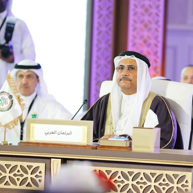 البرلمان العربي يتهم المجتمع الدولي بالازدواجية في التعامل مع القضايا العربية
