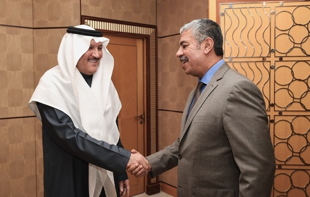 سفير السعودية لدي القاهرة يستقبل السفير اليمني ويتبادلان الموضوعات ذات الاهتمام المشترك