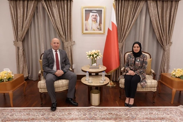 سفيرة البحرين تنقل تهنئة الرئيس السيسي إلي الملك آل خليفة بمناسبة العيد الوطني للمملكة