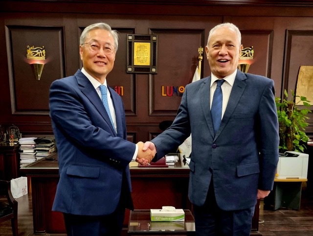 السفير الكوري يبحث سبل التعاون مع محافظ الأقصر