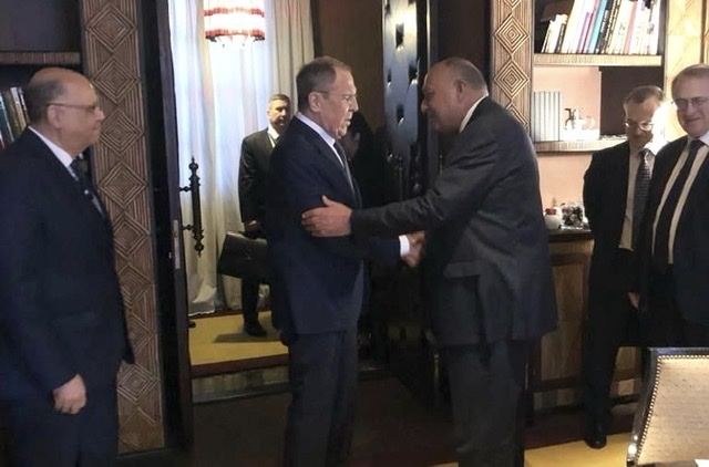  وزير الخارجية لـ نظيره الروسي : مصر تتطلع للتوصل إلى تسوية سياسية للأزمة الأوكرانية