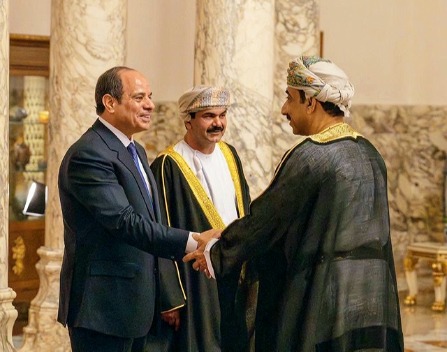 سفير عُمان بالقاهرة يهنئ الرئيس السيسي بفوزه في الانتخابات الرئاسية