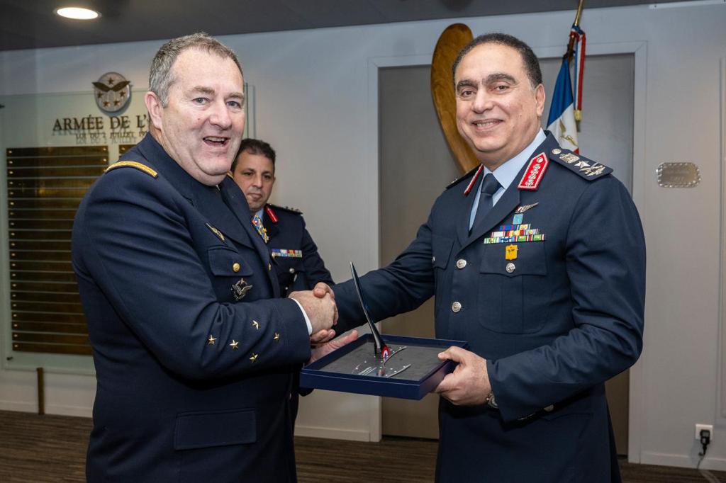 قائد القوات الجوية يلتقى رئيس هيئة أركان سلاح الجو والفضاء الفرنسى