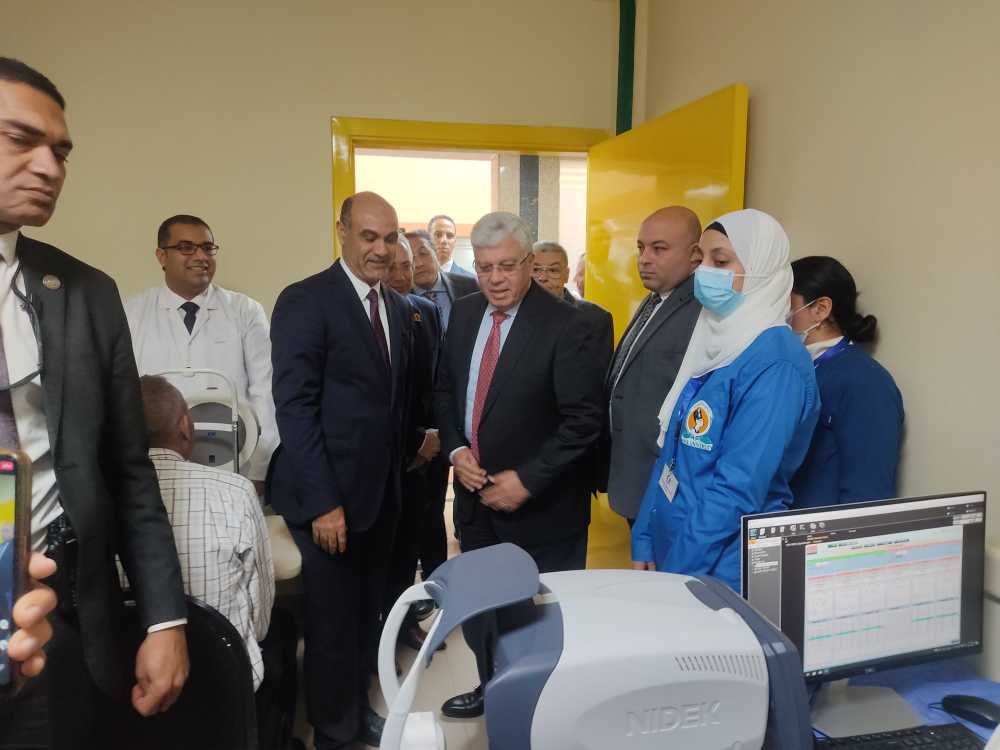 وزير التعليم العالى يفتتح مركز طب وجراحة العيون بجامعة المنيا