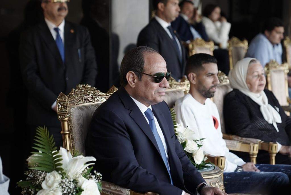 الرئيس السيسي يلبي دعوة شباب «كابيتانو مصر» ويحضر المباراة النهائية


