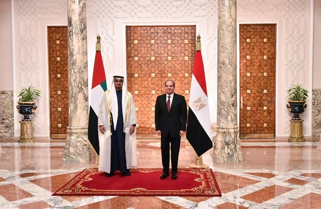 بالصور.. مراسم استقبال الرئيس السيسي للشيخ محمد بن زايد  في قصر الانحادية