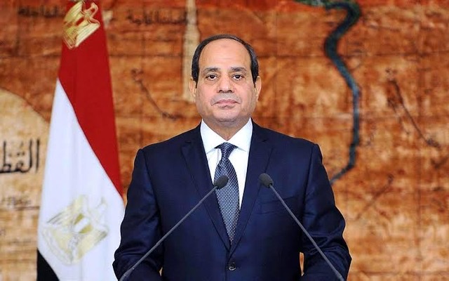 السيسي يهنئ رئيس مجلس القيادة الرئاسي اليمني بعيد الفطر المبارك 