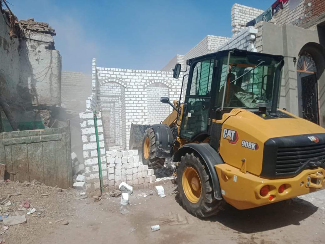 إزالة 19 حالة تعدي بالبناء على الأراضي الزراعية واملاك الدولة بقري مركز أبوقرقاص بالمنيا