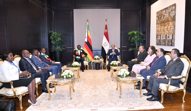 السيسي يبحث مع رئيس زيمبابوي سبل تعزيز دفة العمل الأفريقي المشترك