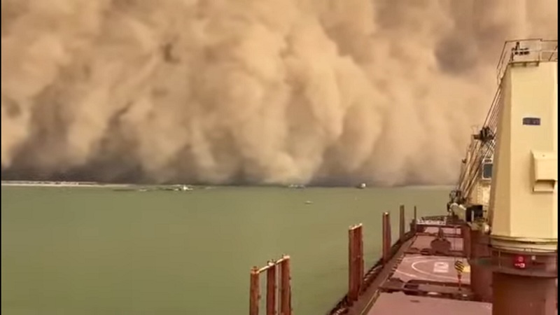 إغلاق ميناء العريش لسوء الأحوال الجوية والعاصفة تصل قناة السويس