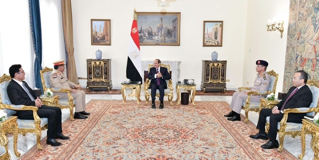 السيسي يؤكد لوزير الدفاع اليمني دعم الجهود الرامية للتوصل لحل سياسي للأزمة 