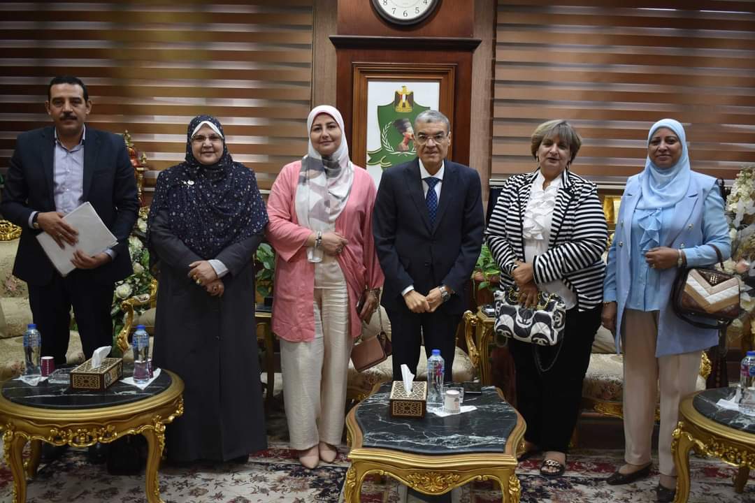 محافظ المنيا يلتقى وفد المجلس القومى للمرأة لمناقشة سبل دعم أنشطة الفرع بالمحافظة