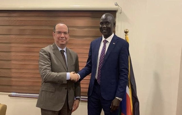 سفير مصر يلتقي وزير الموارد المائية والري في جنوب السودان