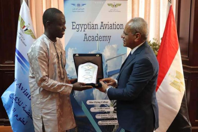 رئيس القابضة للاكاديمية المصرية لعلوم الطيران يستقبل وزير النقل في بوركينا فاسو

