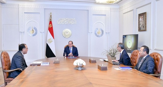 الرئيس السيسي يوجه بمواصلة العمل المكثف لتنمية قطاع الاتصالات في مصر