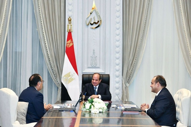 السيسي يوجه بتكثيف الجهود الرامية لتطوير الصناعة المصرية