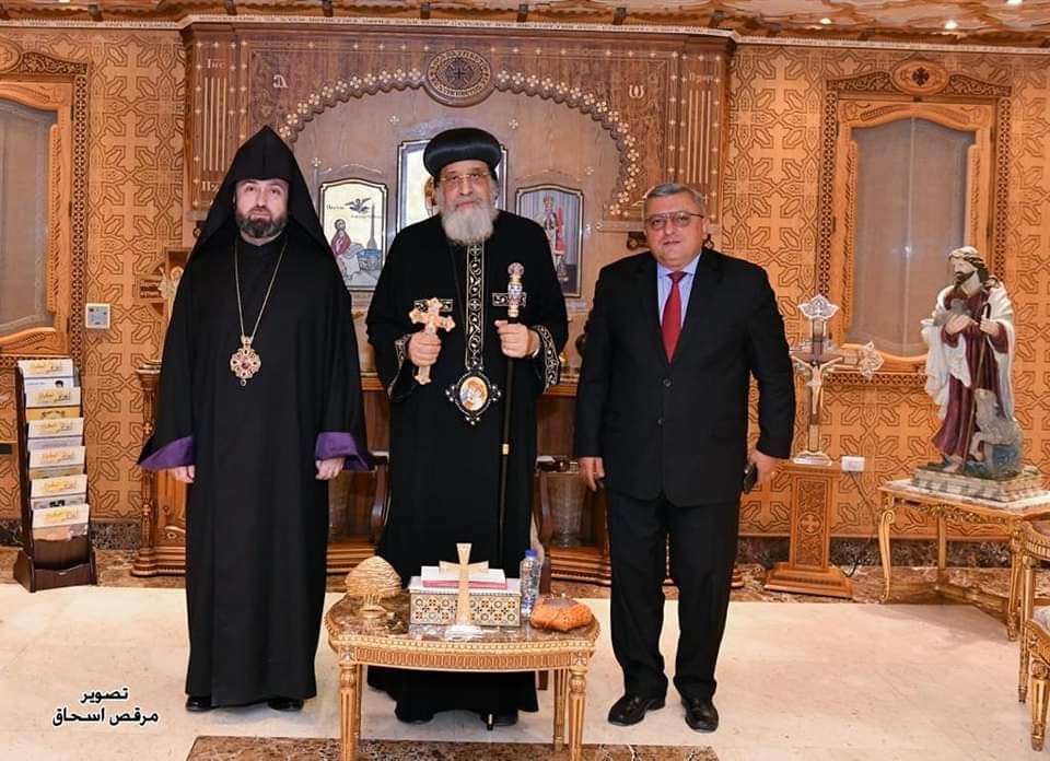 البابا تواضروس يستقبل مطران الأرمن في مصر ويناشد أذربيچان فتح ممر لاتشين
