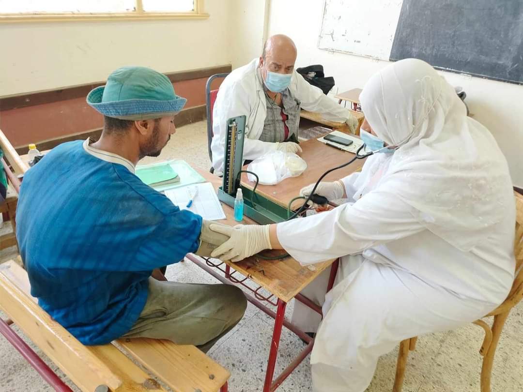  خدمات طبية مجانية لـ 1652 حالة خلال قافلة بقرية سيوة فى مركز بني مزار ضمن مبادرة 