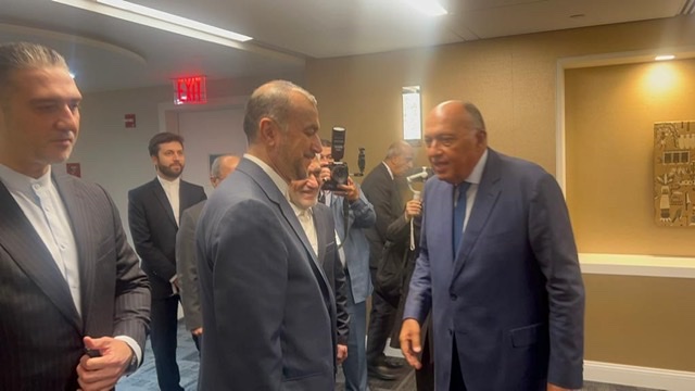 وزيرا خارجية مصر وإيران يتفقان على استمرار التواصل لمتابعة مختلف الموضوعات التي تهم البلدين