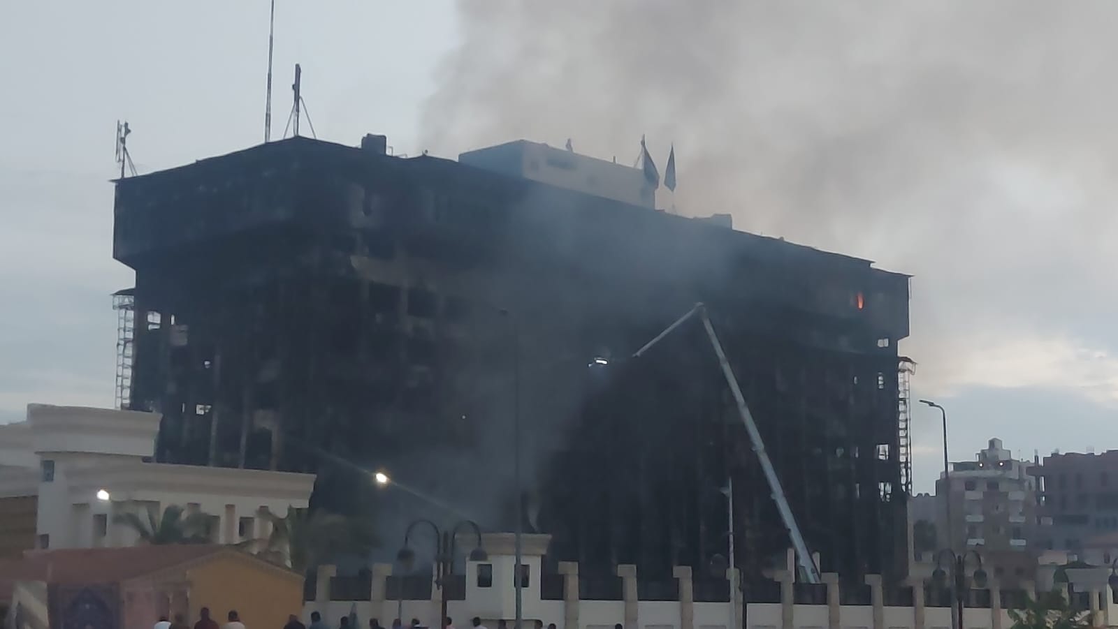 بيان النيابة العامة عن حريق مديرية أمن الاسماعيلية: المبنى تفحم بالكامل وإصابة 33 فى الحريق

