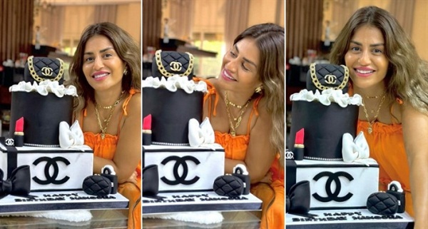 منة فضالي تحتفل بعيد ميلادها مع والدتها 