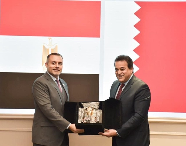 سفير قطر بالقاهرة يبحث مع وزير الصحة توسيع أفق التعاون في القطاع الصحي