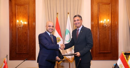 البريد المصري والعُماني يوقعان اتفاقية لتطوير الخدمات البريدية واللوجستية بين البلدين